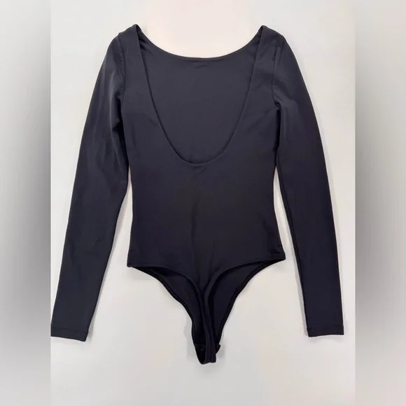 Aritzia Babaton Contour Round Neck Long Sleeve Black Bodysuit - Picture 3 of 4